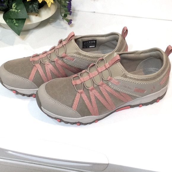 Skechers Shoes - Never worn slip on sketchers tennis shoes.g